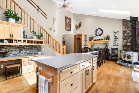 Tiny photo for 14597 Bluegrass Loop, Sisters, OR 97759 (MLS # 220219400)