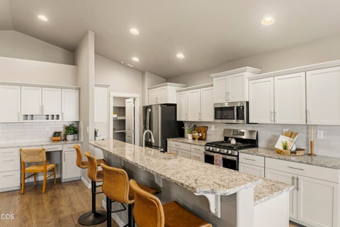 Tiny photo for 61370 SE Preston Street, Bend, OR 97702 (MLS # 220225957)