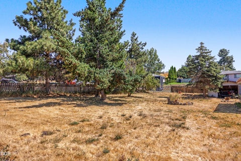 Tiny photo for 135 Leach Drive, Midland, OR 97634 (MLS # 220226852)