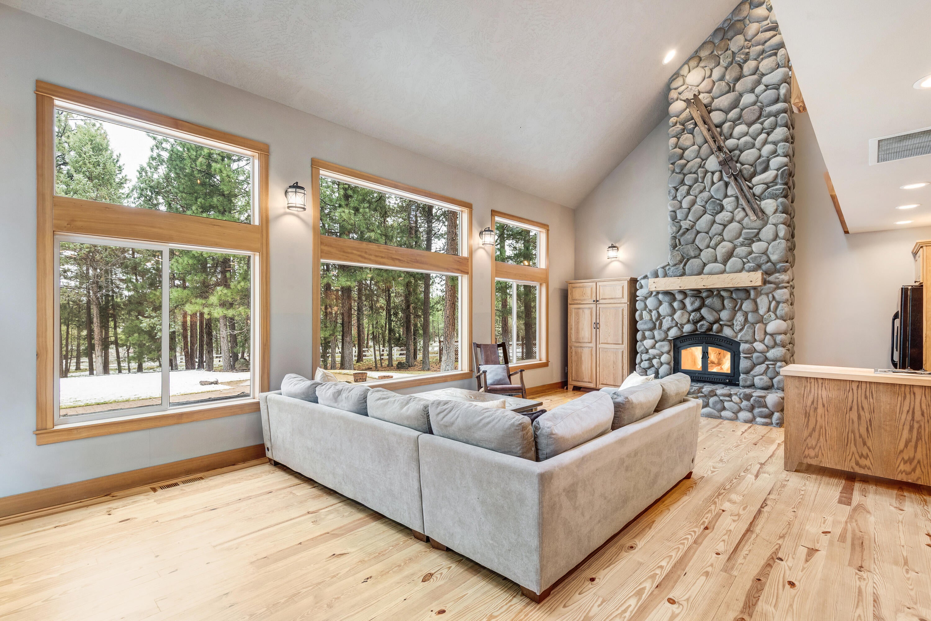 69550 Deer Ridge Rd, Sisters, OR, 97759, USA, 5 Bedrooms Bedrooms, ,5 BathroomsBathrooms,Residential,Active,69550 Deer Ridge Rd,220219250
