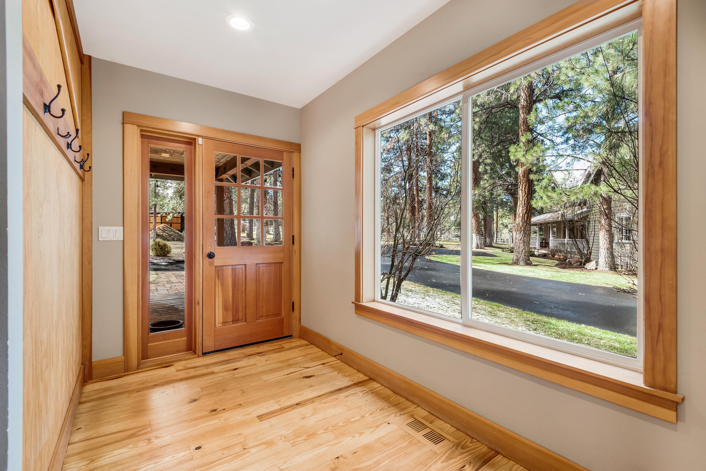 69550 Deer Ridge Rd, Sisters, OR, 97759, USA, 5 Bedrooms Bedrooms, ,5 BathroomsBathrooms,Residential,Active,69550 Deer Ridge Rd,220219250