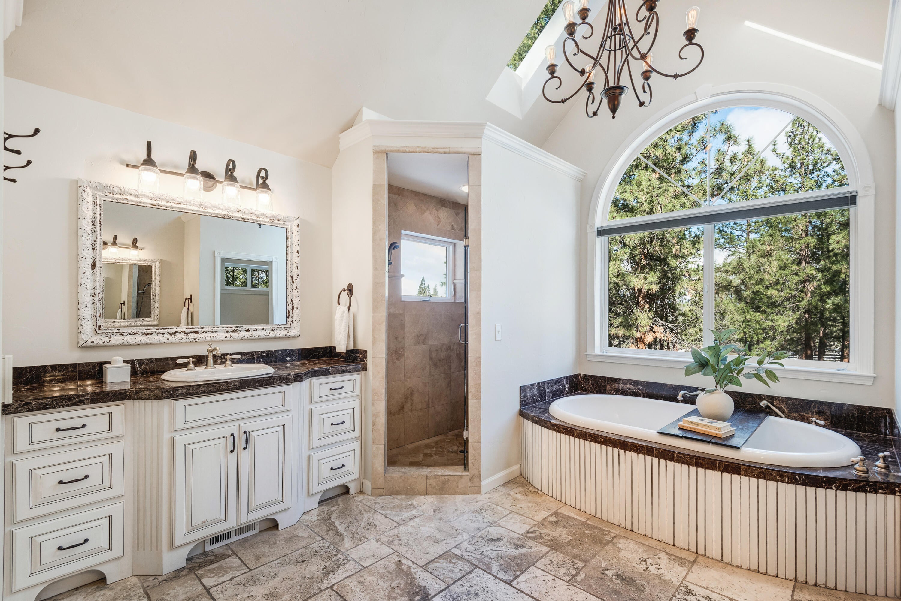 69550 Deer Ridge Rd, Sisters, OR, 97759, USA, 5 Bedrooms Bedrooms, ,5 BathroomsBathrooms,Residential,Active,69550 Deer Ridge Rd,220219250