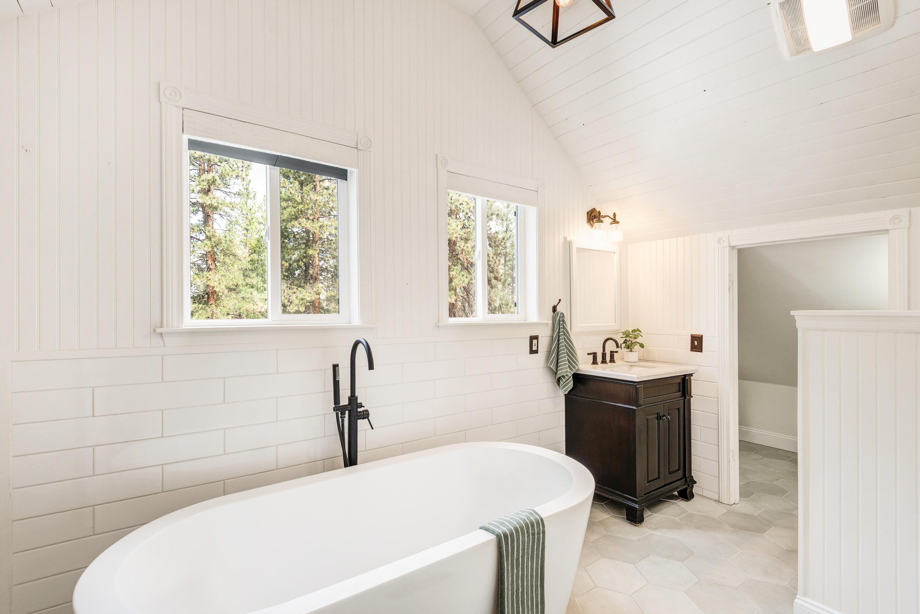 69550 Deer Ridge Rd, Sisters, OR, 97759, USA, 5 Bedrooms Bedrooms, ,5 BathroomsBathrooms,Residential,Active,69550 Deer Ridge Rd,220219250