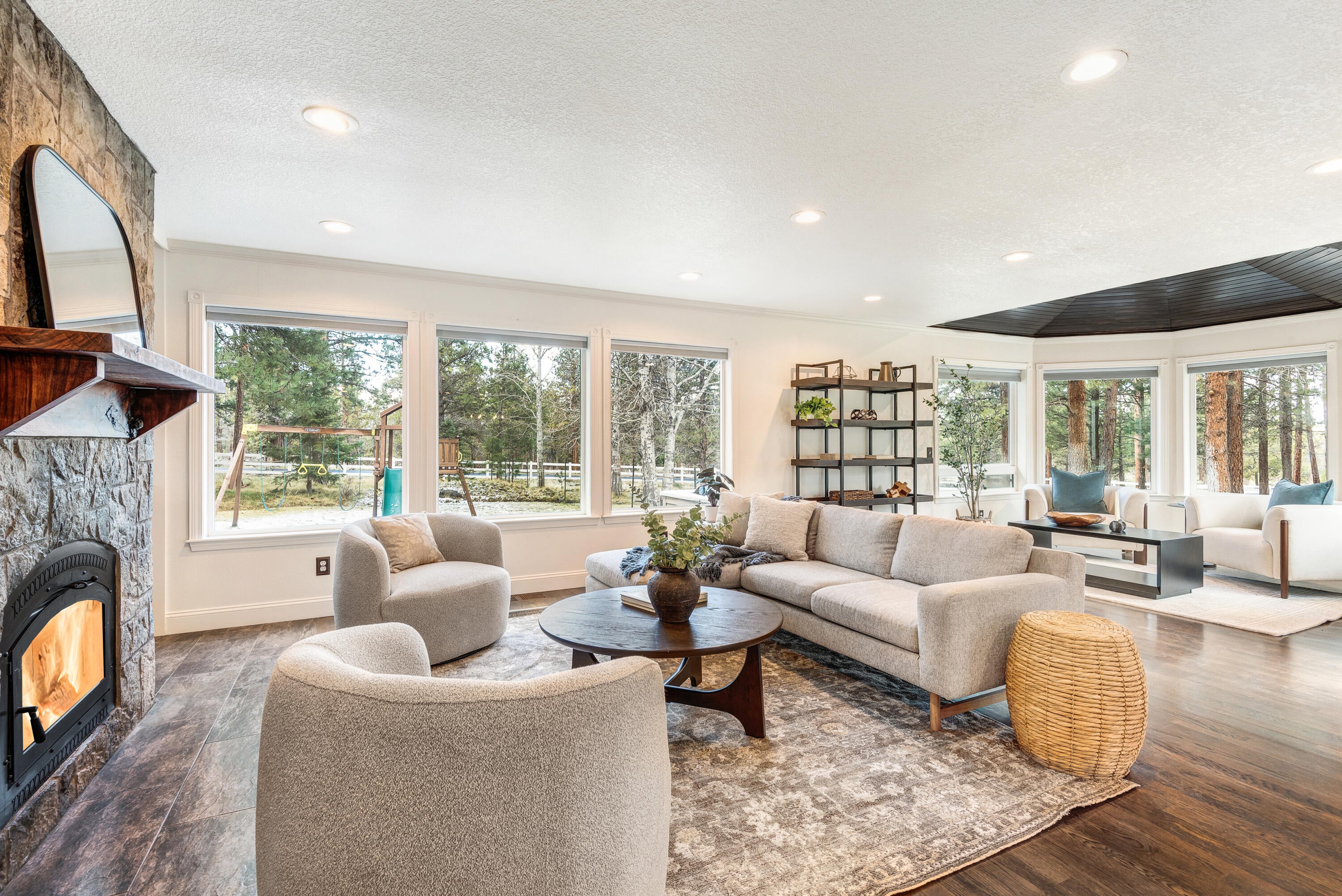 69550 Deer Ridge Rd, Sisters, OR, 97759, USA, 5 Bedrooms Bedrooms, ,5 BathroomsBathrooms,Residential,Active,69550 Deer Ridge Rd,220219250