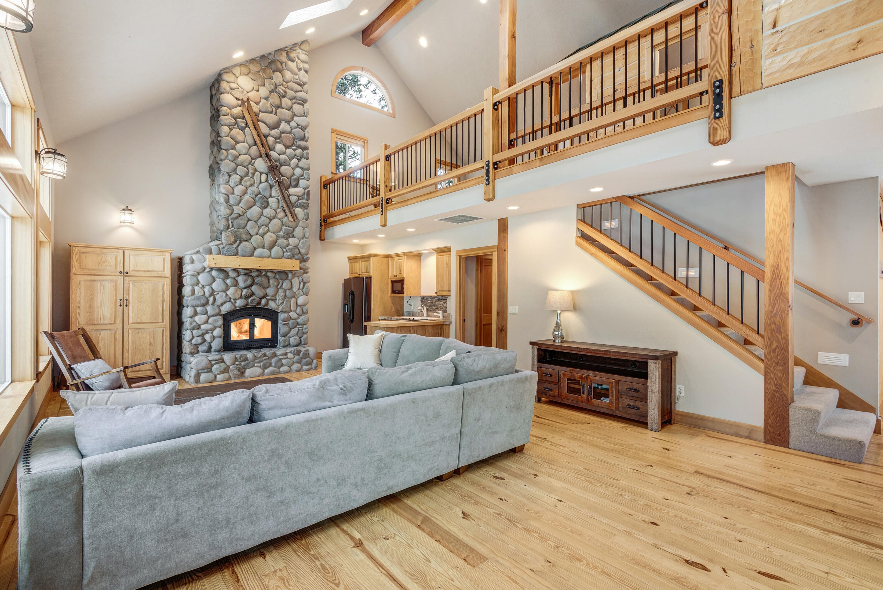 69550 Deer Ridge Rd, Sisters, OR, 97759, USA, 5 Bedrooms Bedrooms, ,5 BathroomsBathrooms,Residential,Active,69550 Deer Ridge Rd,220219250