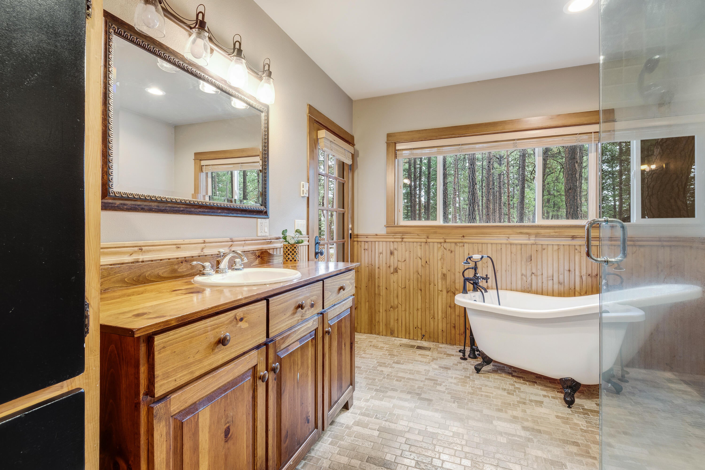 69550 Deer Ridge Rd, Sisters, OR, 97759, USA, 5 Bedrooms Bedrooms, ,5 BathroomsBathrooms,Residential,Active,69550 Deer Ridge Rd,220219250