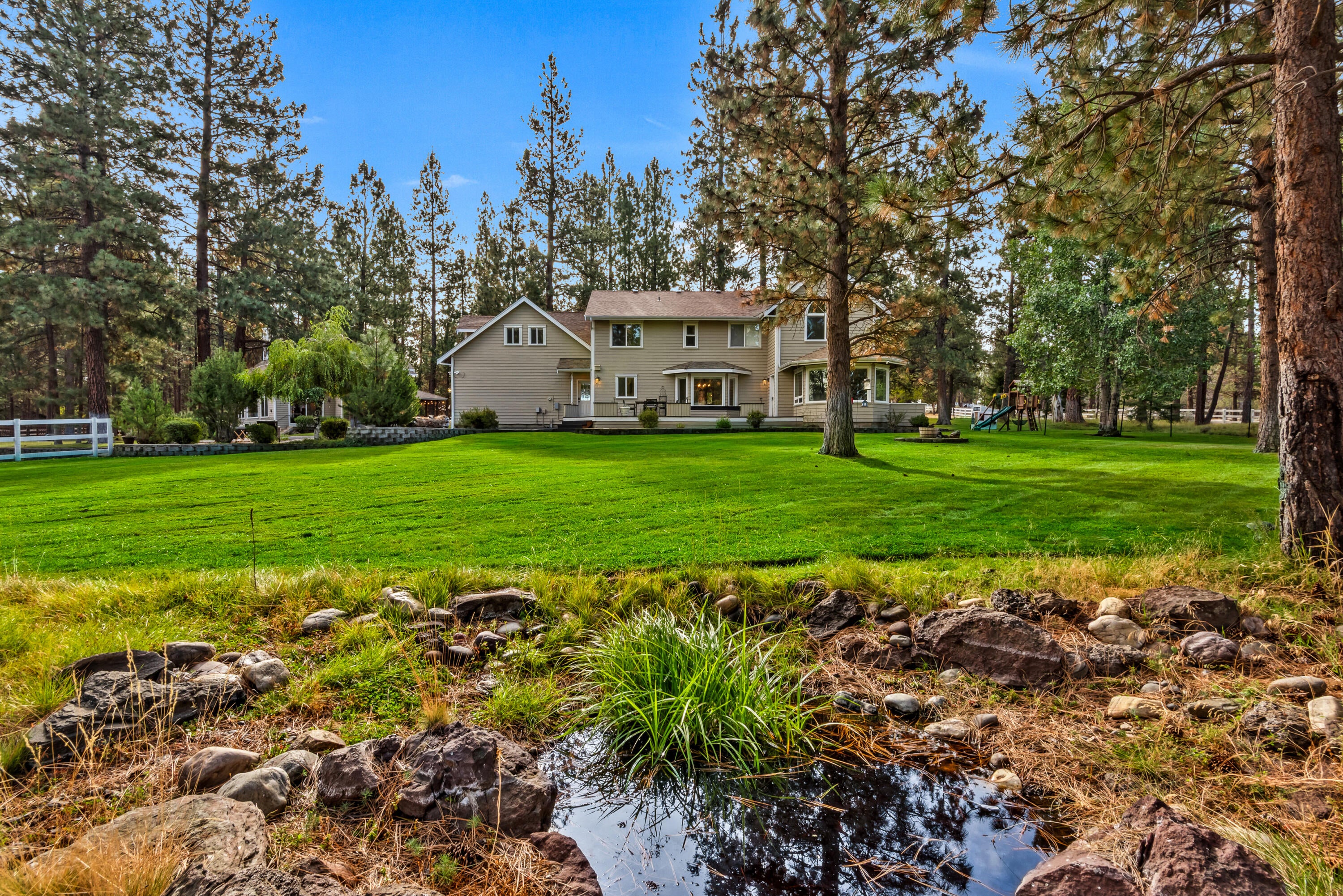 69550 Deer Ridge Rd, Sisters, OR, 97759, USA, 5 Bedrooms Bedrooms, ,5 BathroomsBathrooms,Residential,Active,69550 Deer Ridge Rd,220219250