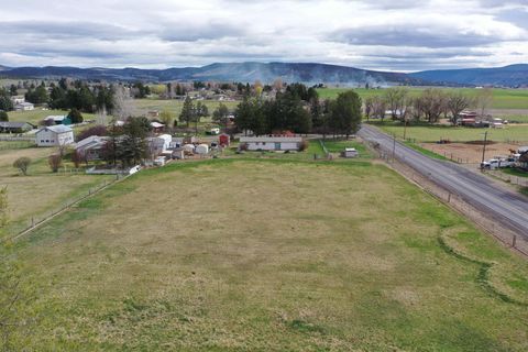 Tiny photo for 2153 NE Sunset View Lane, Prineville, OR 97754 (MLS # 220217823)