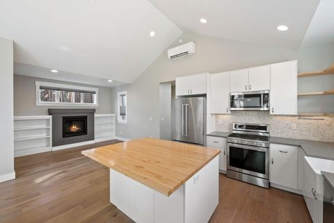 Tiny photo for 1913 NW Monterey Mews # 8, Bend, OR 97703 (MLS # 220213700)