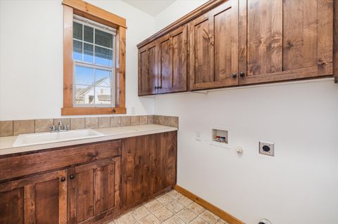 Tiny photo for 1664 NW Teakwood Lane, Redmond, OR 97756 (MLS # 220214049)