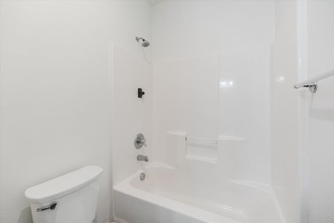 Tiny photo for 1664 NW Teakwood Lane, Redmond, OR 97756 (MLS # 220214049)