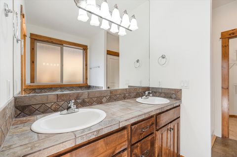 Tiny photo for 1664 NW Teakwood Lane, Redmond, OR 97756 (MLS # 220214049)