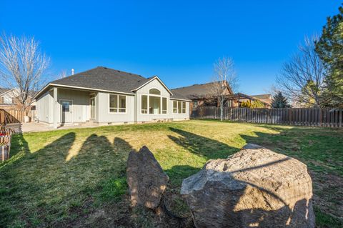 Tiny photo for 1664 NW Teakwood Lane, Redmond, OR 97756 (MLS # 220214049)