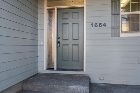 Tiny photo for 1664 NW Teakwood Lane, Redmond, OR 97756 (MLS # 220214049)
