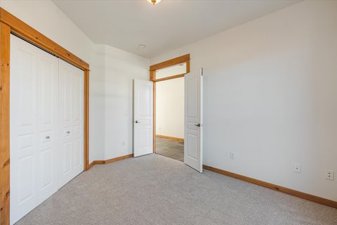 Tiny photo for 1664 NW Teakwood Lane, Redmond, OR 97756 (MLS # 220214049)