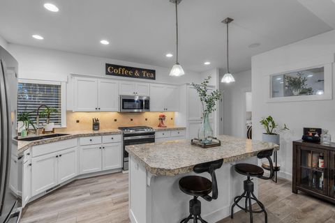 Tiny photo for 2398 NW Lemhi Pass Drive, Bend, OR 97703 (MLS # 220214849)