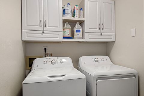 Tiny photo for 3041 SW Salmon Avenue, Redmond, OR 97756 (MLS # 220215509)