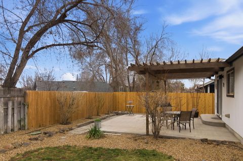 Tiny photo for 3041 SW Salmon Avenue, Redmond, OR 97756 (MLS # 220215509)