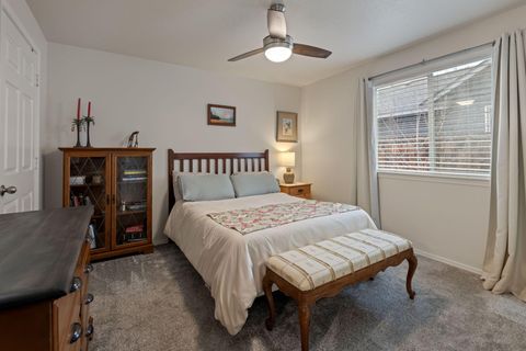 Tiny photo for 3041 SW Salmon Avenue, Redmond, OR 97756 (MLS # 220215509)