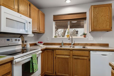 Tiny photo for 3041 SW Salmon Avenue, Redmond, OR 97756 (MLS # 220215509)