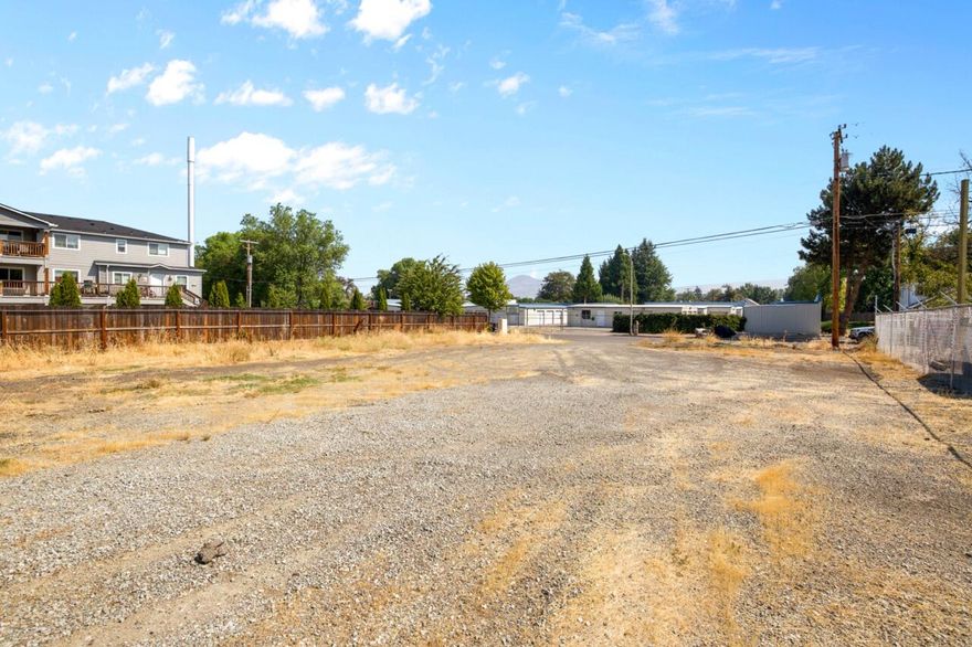 Fantastic opportunity on Beekman Road in Medford. This flat and versatile lot is positioned among established residential neighborhoods and apartment communities, creating a prime setting for future possibilities. With a central location close to schools, shopping, dining, and downtown amenities, the property combines convenience with long-term potential. Level terrain makes for an accessible site that can easily adapt to a wide range of visions, whether for investment, development, or simply holding for the future! Setup currently for 4 detached cottages to be built. Site plans on file!