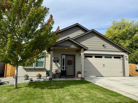 Photo of 1997 NW 8th ST, Redmond, OR 97756 (MLS # 220228966)
