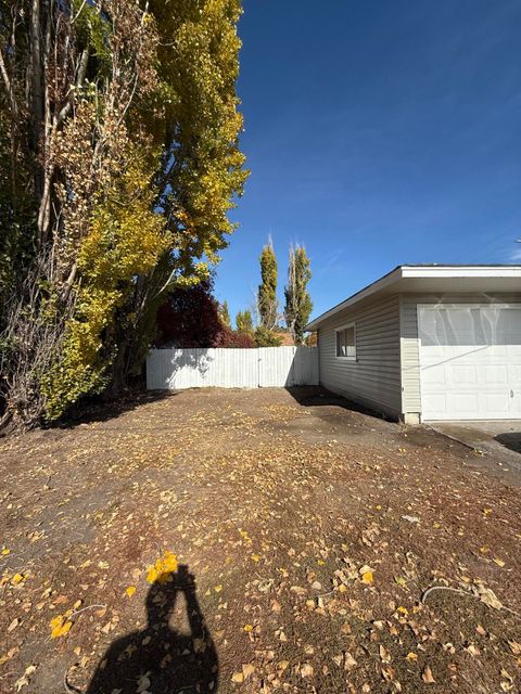 Tiny photo for 4199 Hilyard Avenue, Klamath Falls, OR 97603 (MLS # 220211104)