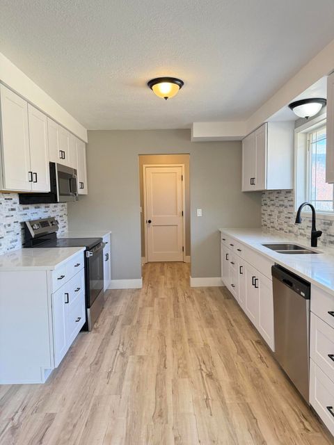 Tiny photo for 4199 Hilyard Avenue, Klamath Falls, OR 97603 (MLS # 220211104)