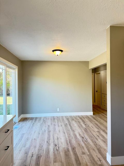 Tiny photo for 4199 Hilyard Avenue, Klamath Falls, OR 97603 (MLS # 220211104)