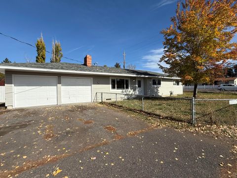 Tiny photo for 4199 Hilyard Avenue, Klamath Falls, OR 97603 (MLS # 220211104)