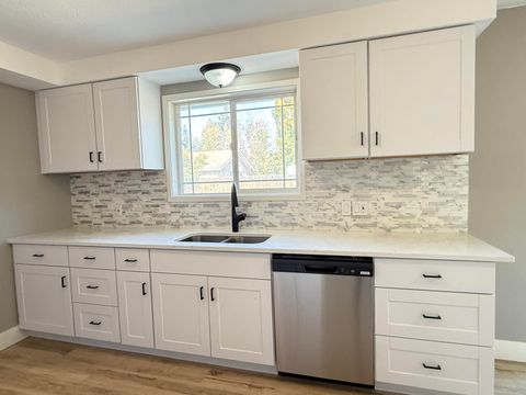 Tiny photo for 4199 Hilyard Avenue, Klamath Falls, OR 97603 (MLS # 220211104)