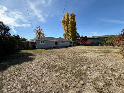 Tiny photo for 4199 Hilyard Avenue, Klamath Falls, OR 97603 (MLS # 220211104)