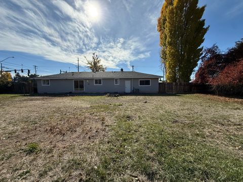 Tiny photo for 4199 Hilyard Avenue, Klamath Falls, OR 97603 (MLS # 220211104)