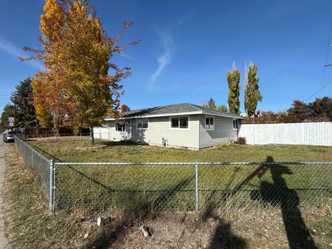 Tiny photo for 4199 Hilyard Avenue, Klamath Falls, OR 97603 (MLS # 220211104)