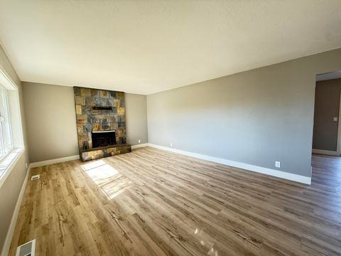 Tiny photo for 4199 Hilyard Avenue, Klamath Falls, OR 97603 (MLS # 220211104)