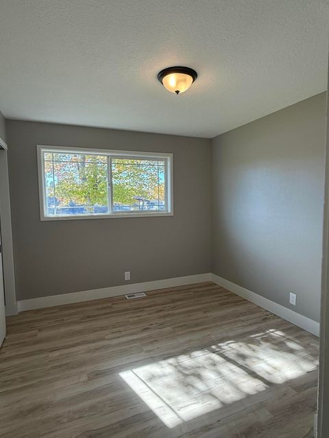 Tiny photo for 4199 Hilyard Avenue, Klamath Falls, OR 97603 (MLS # 220211104)