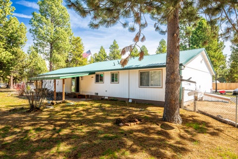Tiny photo for 15924 Sparks Drive, La Pine, OR 97739 (MLS # 220219202)