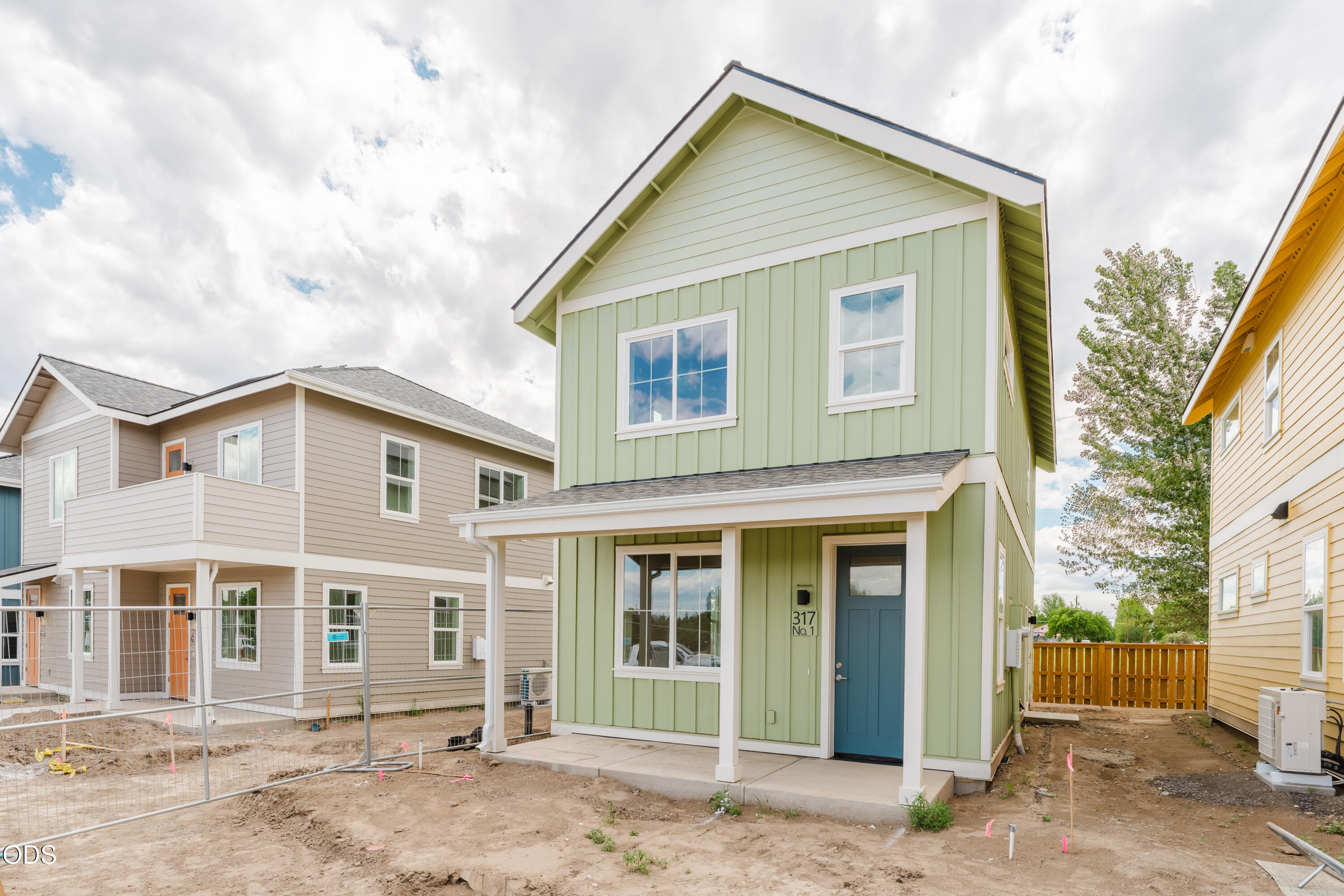 Photo 1 of 27 — 317 NW 17th Street 6, Redmond, OR 97756