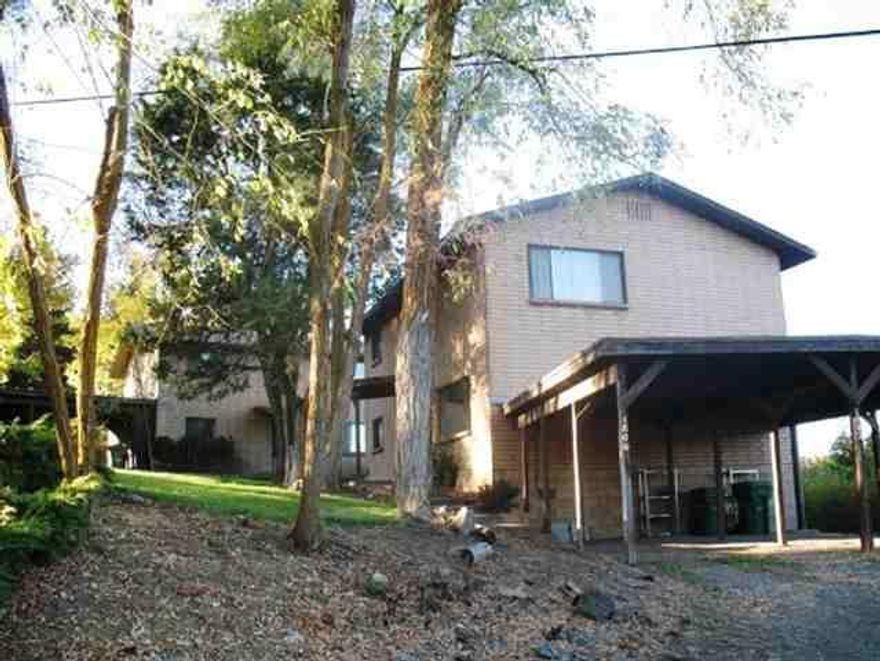 All Units Are In Good Condition & Have Been Well Maintained. Price Is For Both Sets Of Duplexes. Will Sell Separately Or Together. Owned By Sky Lakes Medical Ctr And Used For Travelling Employees So Have Not Had Long-term Tenants. They Did Rent Well In The Past. Some Views From The Upstairs Units. Close To Downtown And Bus Lines.