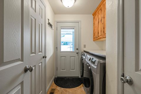 Tiny photo for 5147 Gatewood Drive, Klamath Falls, OR 97603 (MLS # 220211527)