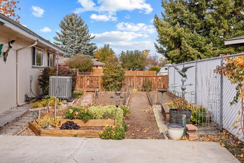 Tiny photo for 5147 Gatewood Drive, Klamath Falls, OR 97603 (MLS # 220211527)