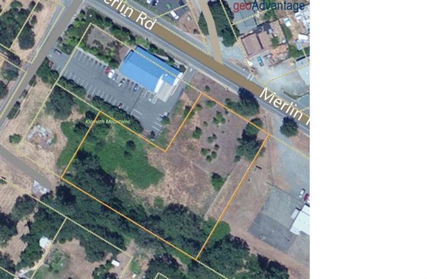 Prime downtown Merlin location next to the Merlin Post office building. Need exposure for your business? Perfect sized location ready to go with all utilities right there. Look for the sign and walk the area. Close to everything downtown. Put your business in growing downtown Merlin just North of Grants Pass.