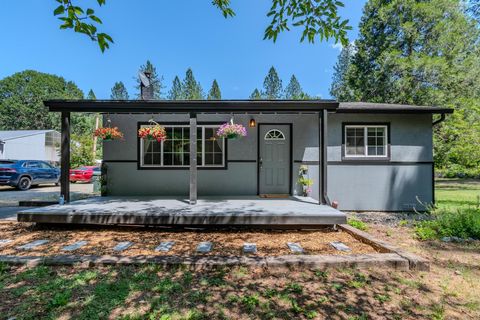 8852 W Evans Creek Road Rogue River OR 97537