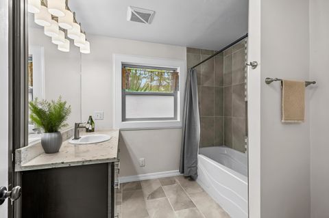 Tiny photo for 706 Monroe Street, Medford, OR 97501 (MLS # 220211811)