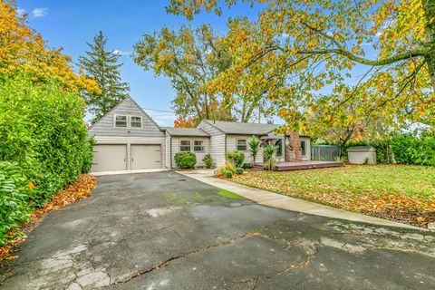 Photo of 706 Monroe Street, Medford, OR 97501 (MLS # 220211811)