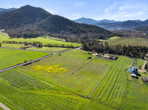 Photo of 13990 N Applegate Road, Applegate, OR 97530 (MLS # 220224593)