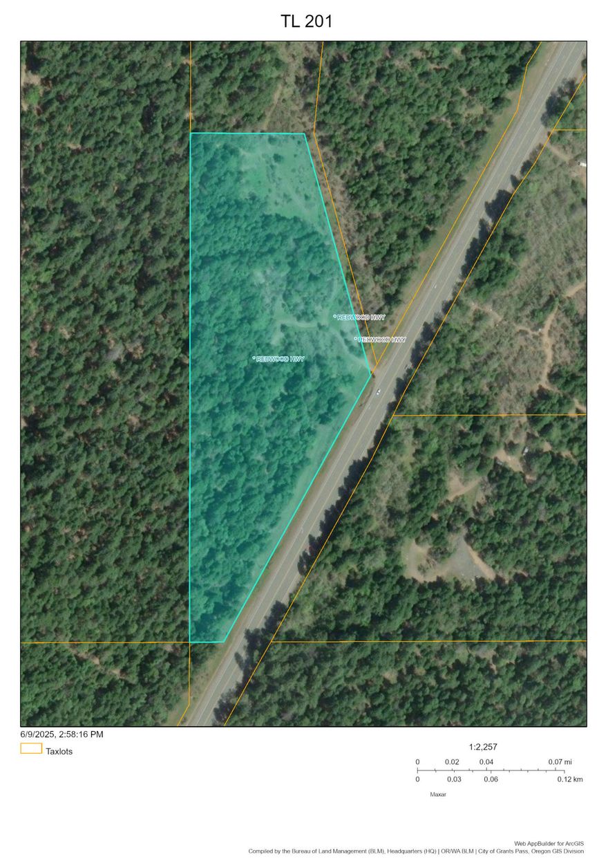 Bring your home plans and build that dream home. Beautiful acreage with a mix of wooded and open space, sloped but not too steep. Property is within 20 minutes of Grants Pass and about an hour to the coast. These good sized parcels are priced well and could be purchased individually or save by buying more than one.