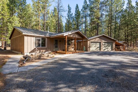 Photo of 14870 S Sugar Pine Way, La Pine, OR 97739 (MLS # 220211131)
