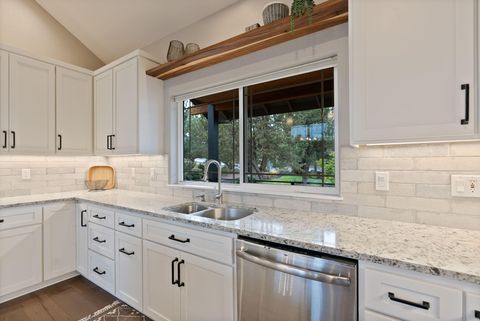 Tiny photo for 920 Cinnamon Teal Drive, Redmond, OR 97756 (MLS # 220210667)