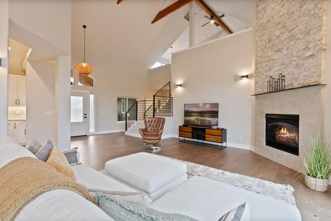 Tiny photo for 920 Cinnamon Teal Drive, Redmond, OR 97756 (MLS # 220210667)